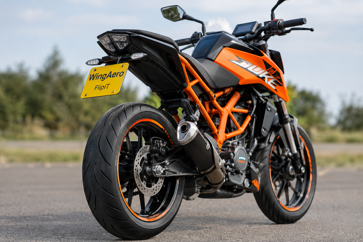 KTM Duke 125 rear three-quarter with tail tidy